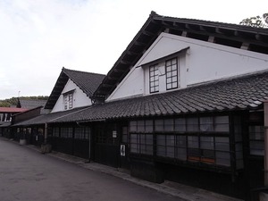 山居倉庫 酒田夢の倶楽 黒壁の倉庫群の倉庫正面アップ
