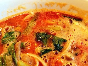 青竹手打ちラーメン桐生宿のとまとラーメンスープアップ1