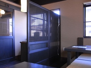 佐野ラーメン新斬の格子戸
