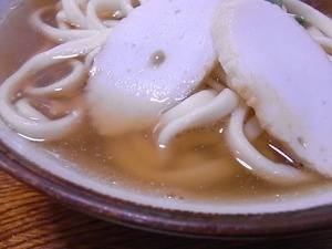 きしもと食堂のそば大のスープのアップ