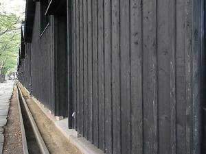 山居倉庫 酒田夢の倶楽 黒壁の倉庫群 黒い壁アップ