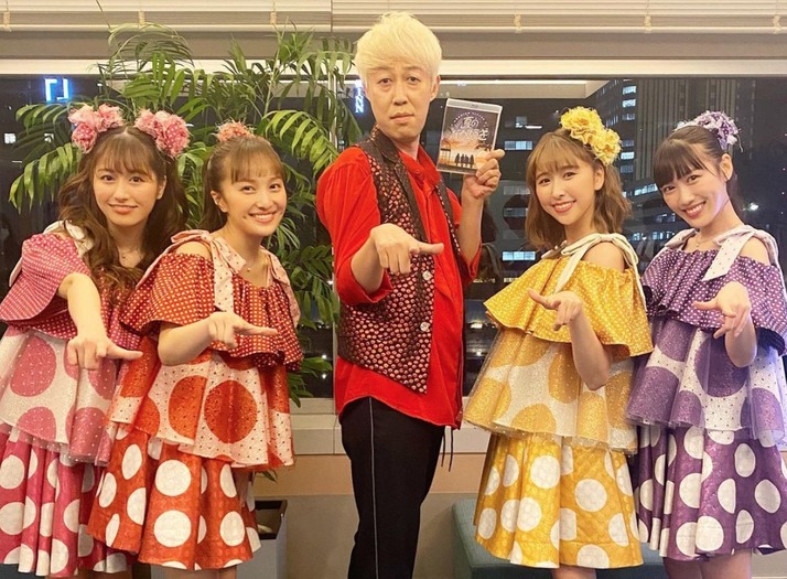 小籔千豊さん ももクロさんはいつもどこでもニコニコ 新喜劇メンバーの為に ももクロとの写真送信 ももクロ侍