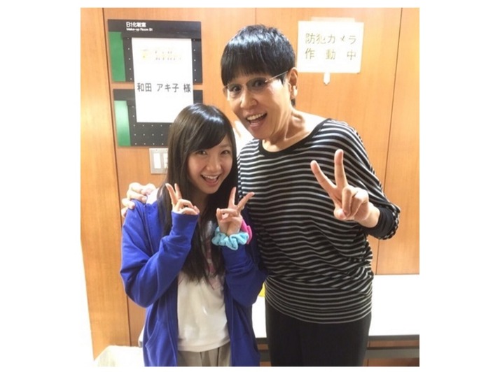 和田アキ子 朝一にももクロの有安が待ってて 誕生日おめでとう って 不審者かと思った 笑 杏果 アッコさんにギューッしてもらった ももクロ侍