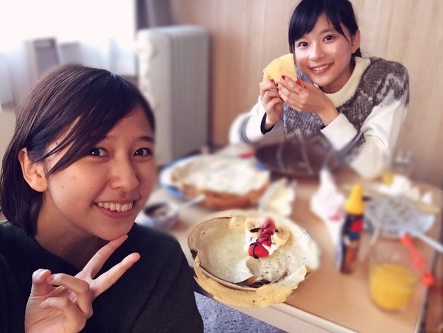 芳根京子 昨日しおりんとクレープパーティーしたの 気付いたら生クリーム出しちゃってた しおりんが可愛かったです 笑 ももクロ侍