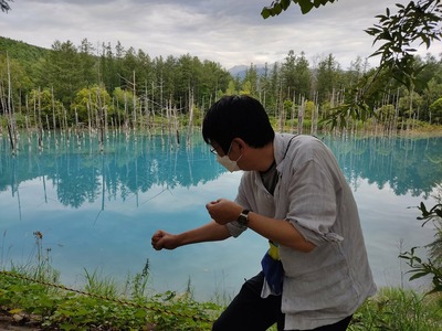 青い池