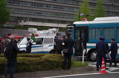 逮捕された人