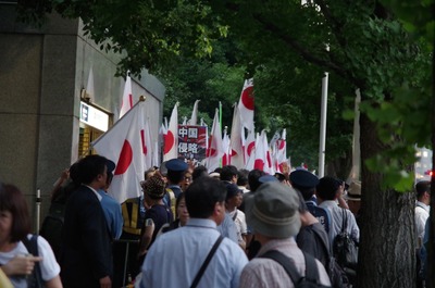 頑張れ日本のデモ