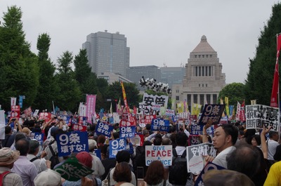 議事堂前の民衆