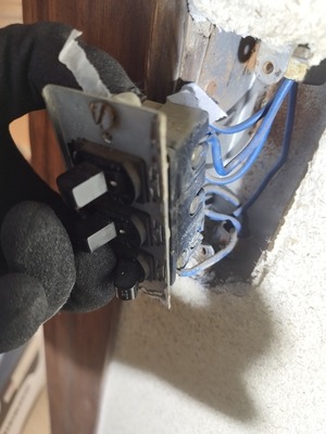 古いスイッチを外す