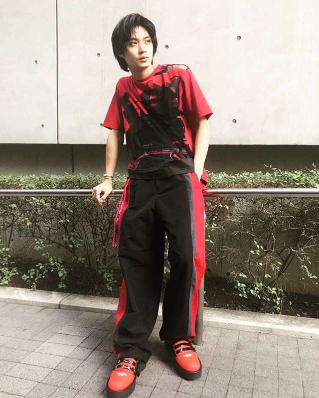 綺麗な赤黒 ファッション 人気のファッション画像