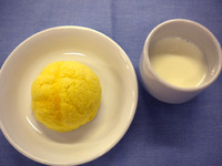 3.28 メロンパン 牛乳