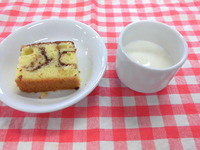 5.29 マーブルケーキ 牛乳
