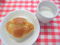 7.30 ピザパン 牛乳