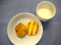 2.28 おやつ クッキー せんべい 牛乳