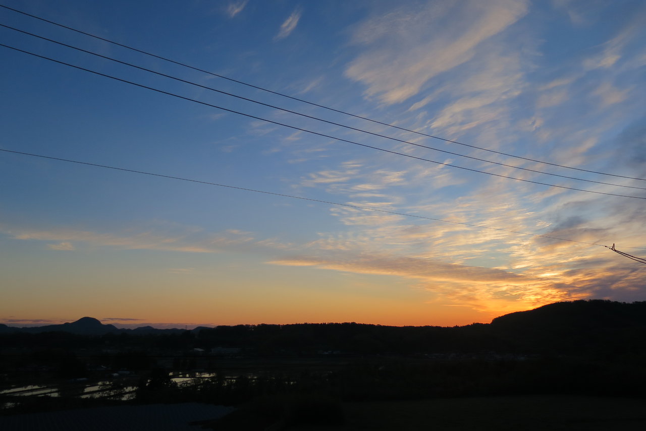 朝焼けと快晴の空 高台からの観天望気