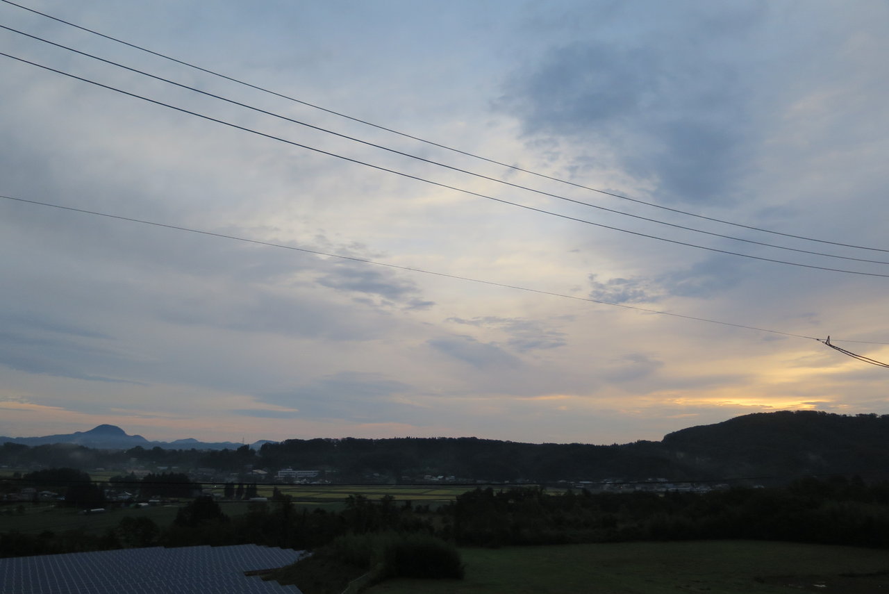 薄い雲と僅かな青空 高台からの観天望気