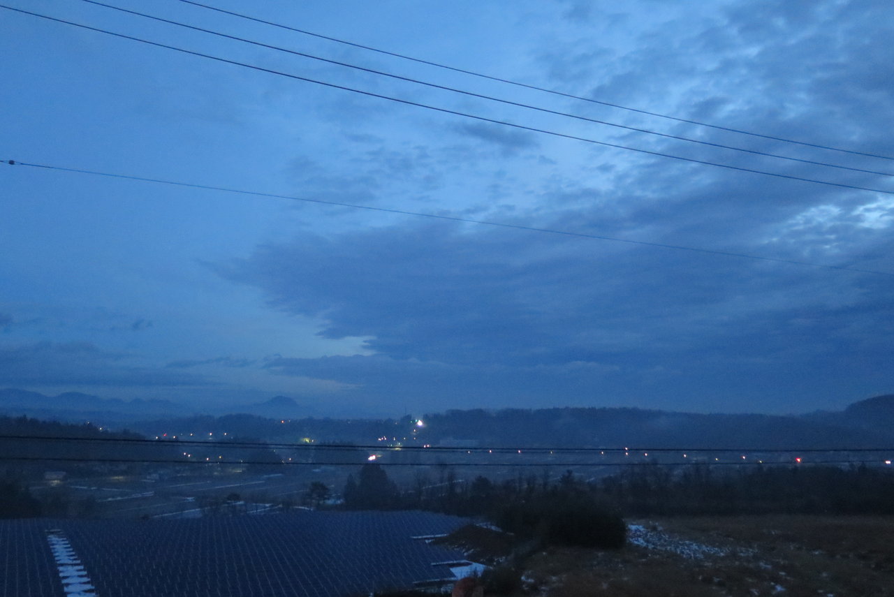 暗い空 高台からの観天望気 暗い空 高台からの観天望気