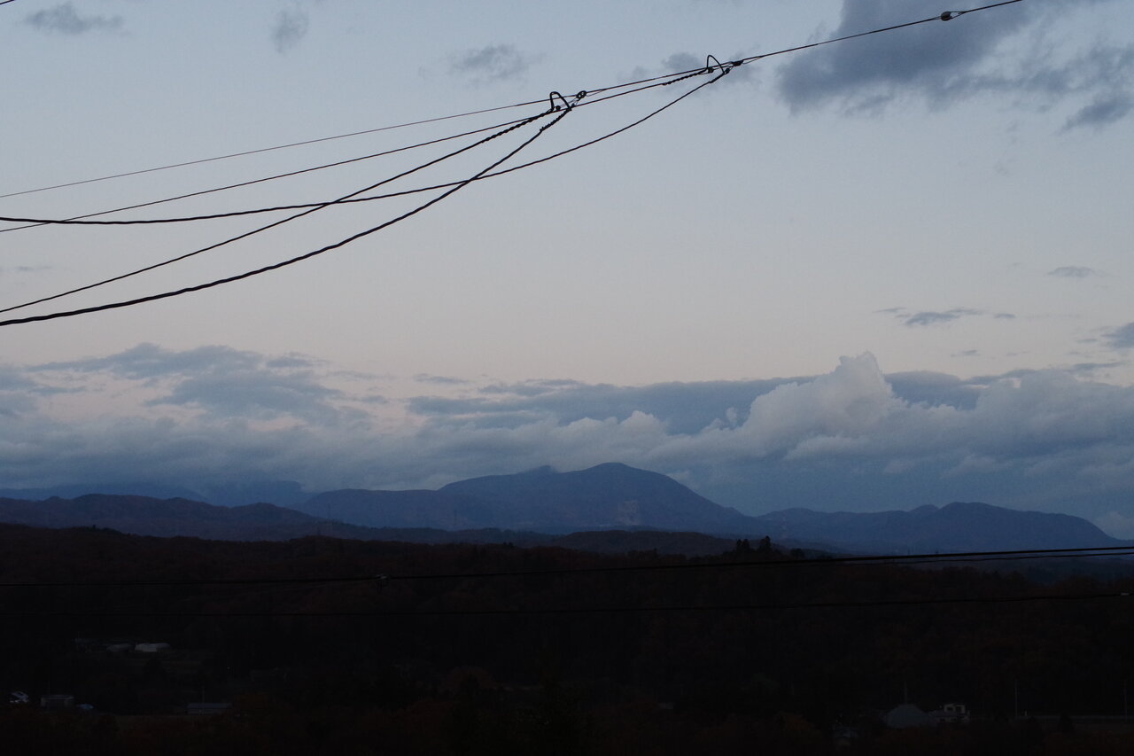 晴れ空と低い雲 高台からの観天望気