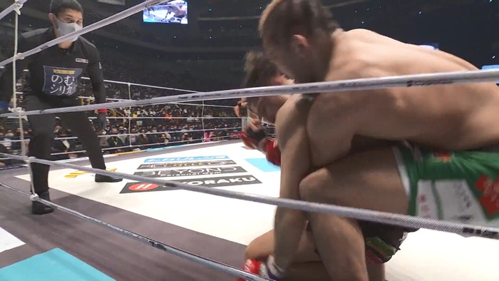 Hiromasa Ougikubo vs. Naoki Inoue.mp4_snapshot_19.38.839
