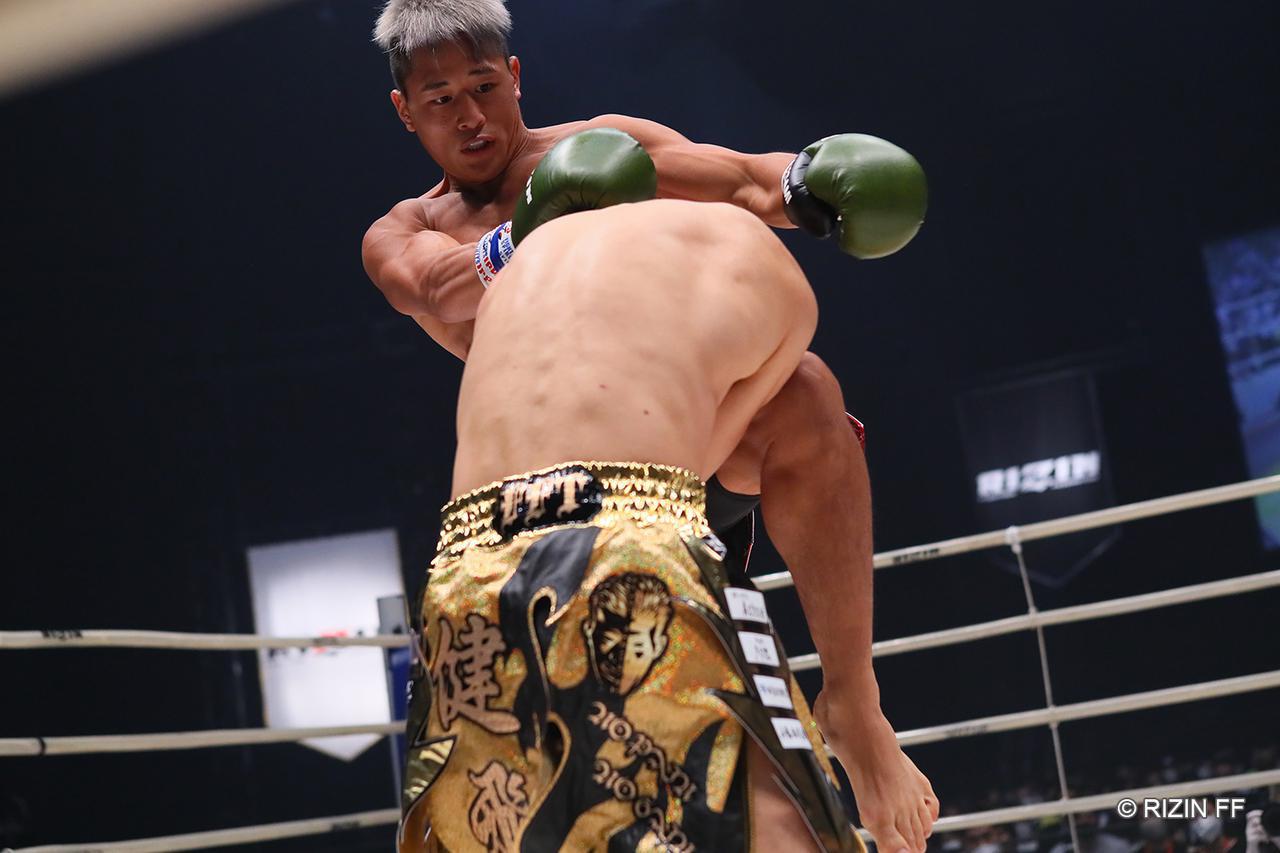 原口健飛 Vs 大雅 圧力かけた原口が1rに3つのダウンを奪ってko勝利 2年で大きな差がつく K速