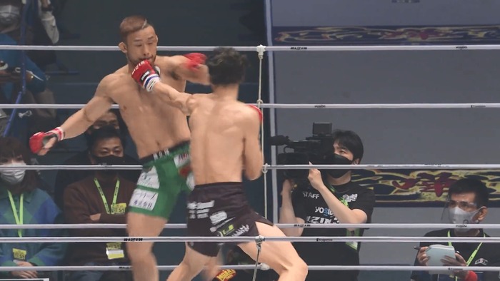 Hiromasa Ougikubo vs. Naoki Inoue.mp4_snapshot_02.53.073