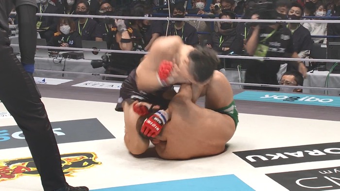 Hiromasa Ougikubo vs. Naoki Inoue.mp4_snapshot_06.15.350