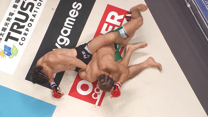 Hiromasa Ougikubo vs. Naoki Inoue.mp4_snapshot_10.59.058