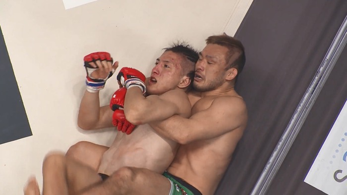Hiromasa Ougikubo vs. Naoki Inoue.mp4_snapshot_19.54.172