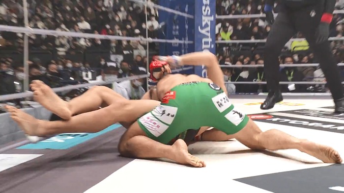 Hiromasa Ougikubo vs. Naoki Inoue.mp4_snapshot_17.37.636