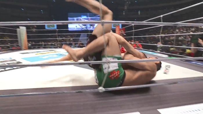Hiromasa Ougikubo vs. Naoki Inoue.mp4_snapshot_19.39.634