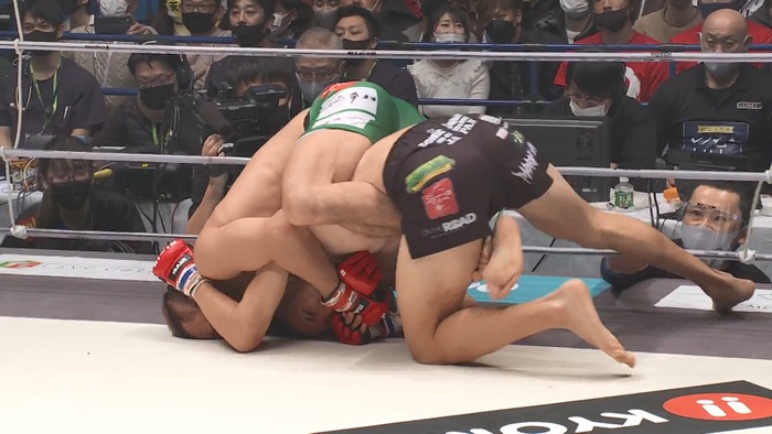 Hiromasa Ougikubo vs. Naoki Inoue.mp4_snapshot_18.53.604