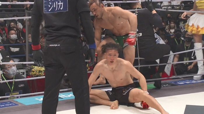 Hiromasa Ougikubo vs. Naoki Inoue.mp4_snapshot_14.08.787