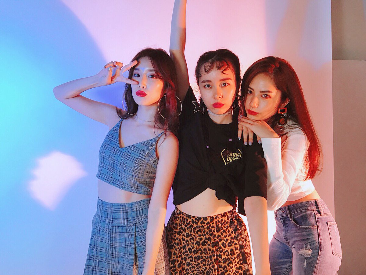 元アイドリング 佐藤ミケーラ Jelly 専属モデルに抜擢 トンカツです ズミ乳まとめ隊