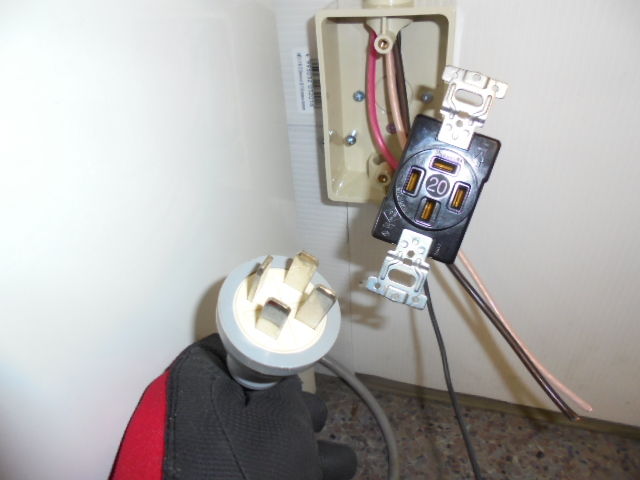 八百屋開業で頑張っている外国の方のお店 200vコンセント増設様子東京板橋区 日曜大工 住宅を自分の手でnaoseruブログ