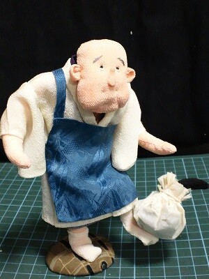 山寺の 和尚さんが 思いがめぐる