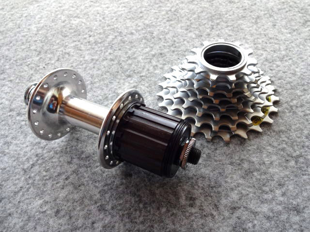 suntour フリーコグ サンツアー 前田工業 18T suntour フリーコグ サンツアー 前田工業 18T
