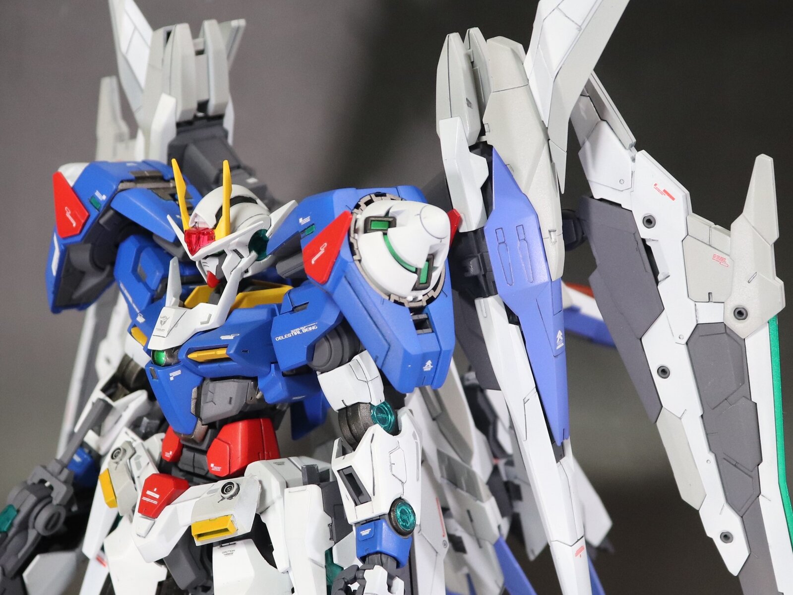 MG ダブルオーザンライザー　完成品 MG 1/100 ダブルオーザンライザー｜バンダイ ホビーサイト