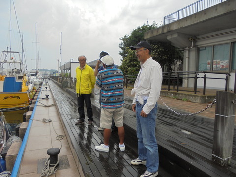 再会で雨も忘れて
