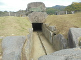 石舞台の下は