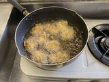 カキフライを揚げている最中