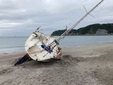 横たわるクルーザー