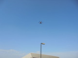 ドローンが上空に