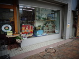 お店のウインドウ