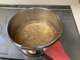 漉した液体にお砂糖とレモン汁を入れて20分位煮る