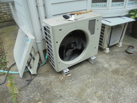 エアコン室外機