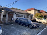 屋根の上にサギ