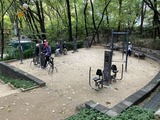 公園の中の運動場