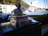 鈴木三郎助胸像