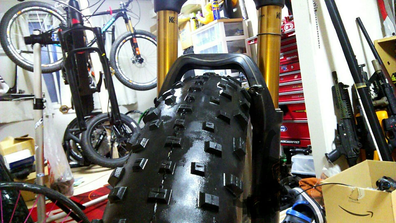 ファットバイクタイヤ ２６x４ ０と２６x４ ８と２７ ５fat 引っ越し止めました 中華カーボン２９er 次郎