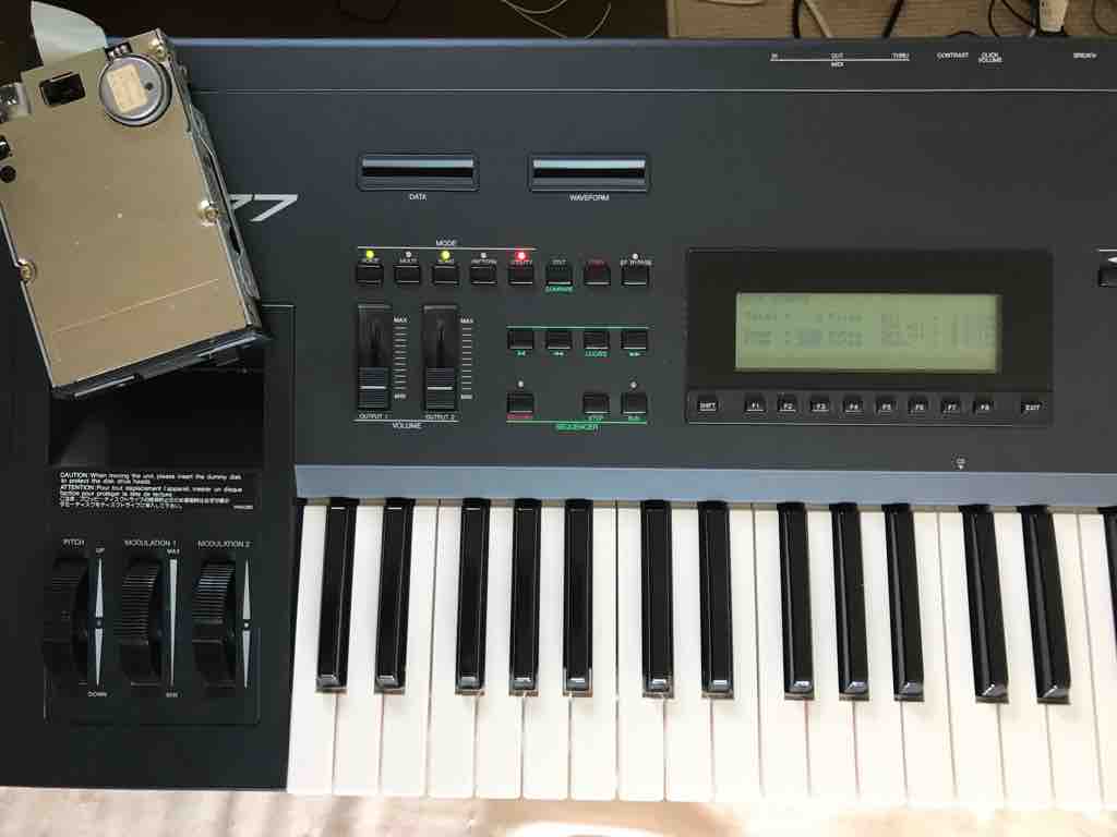 Reborn #3】YAMAHA SY77のFDD換装💾 : もっさんのちょこっと寄り道blog